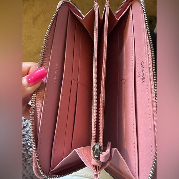 Sale! 🔥Authentic Chanel Pink Camilia Wallet - Picture 2 of 6
